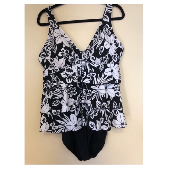 Other - 20W Floral Swimsuit